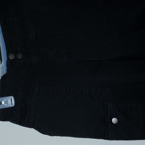 TIME AND TRU HI-RISE RELAXED FIT CARGO CAPRI Size 4 - Picture 4 of 14